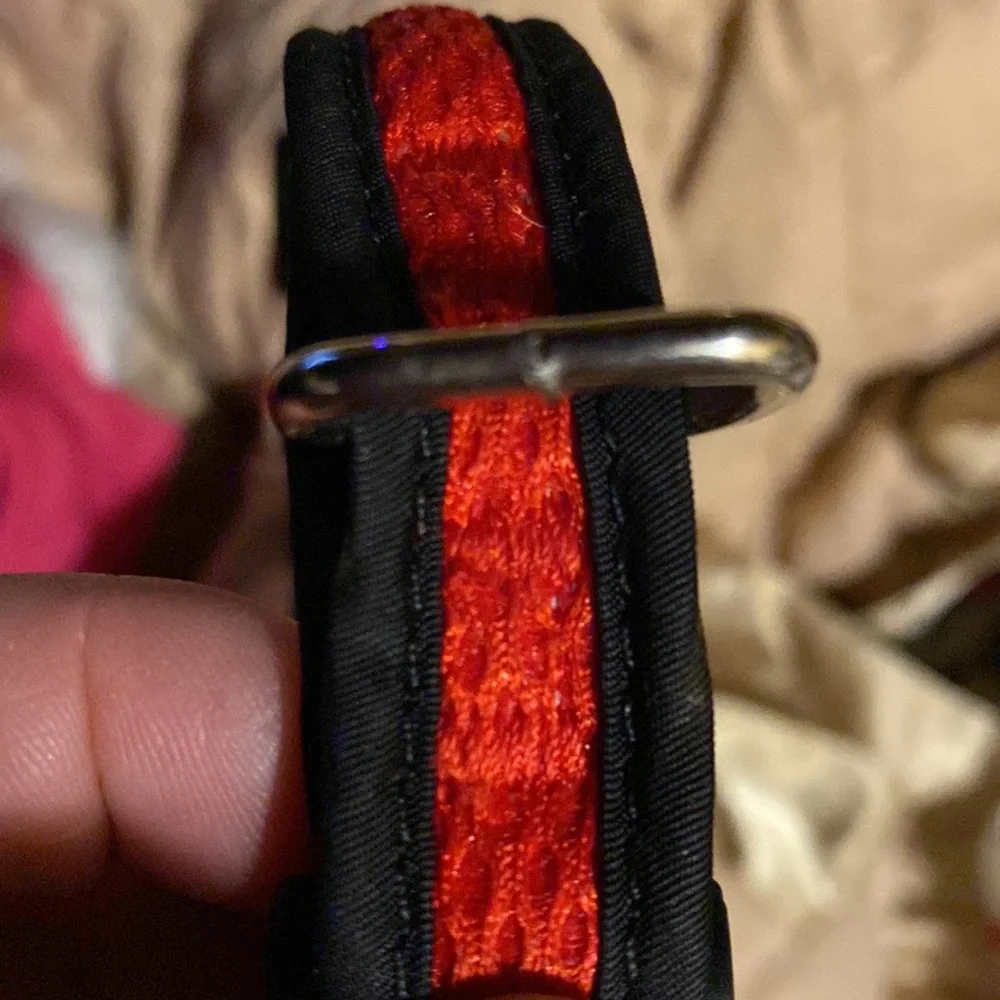 NWOT red and black adjustable collar large 18” to 22”.